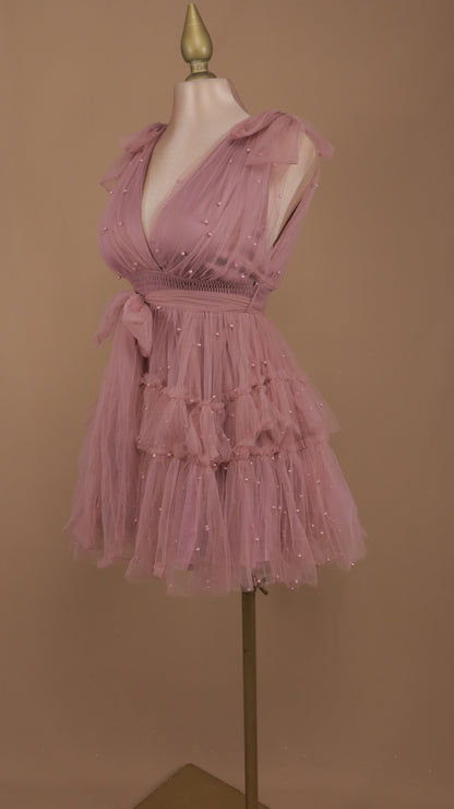 Vestido corto de tul y perlas