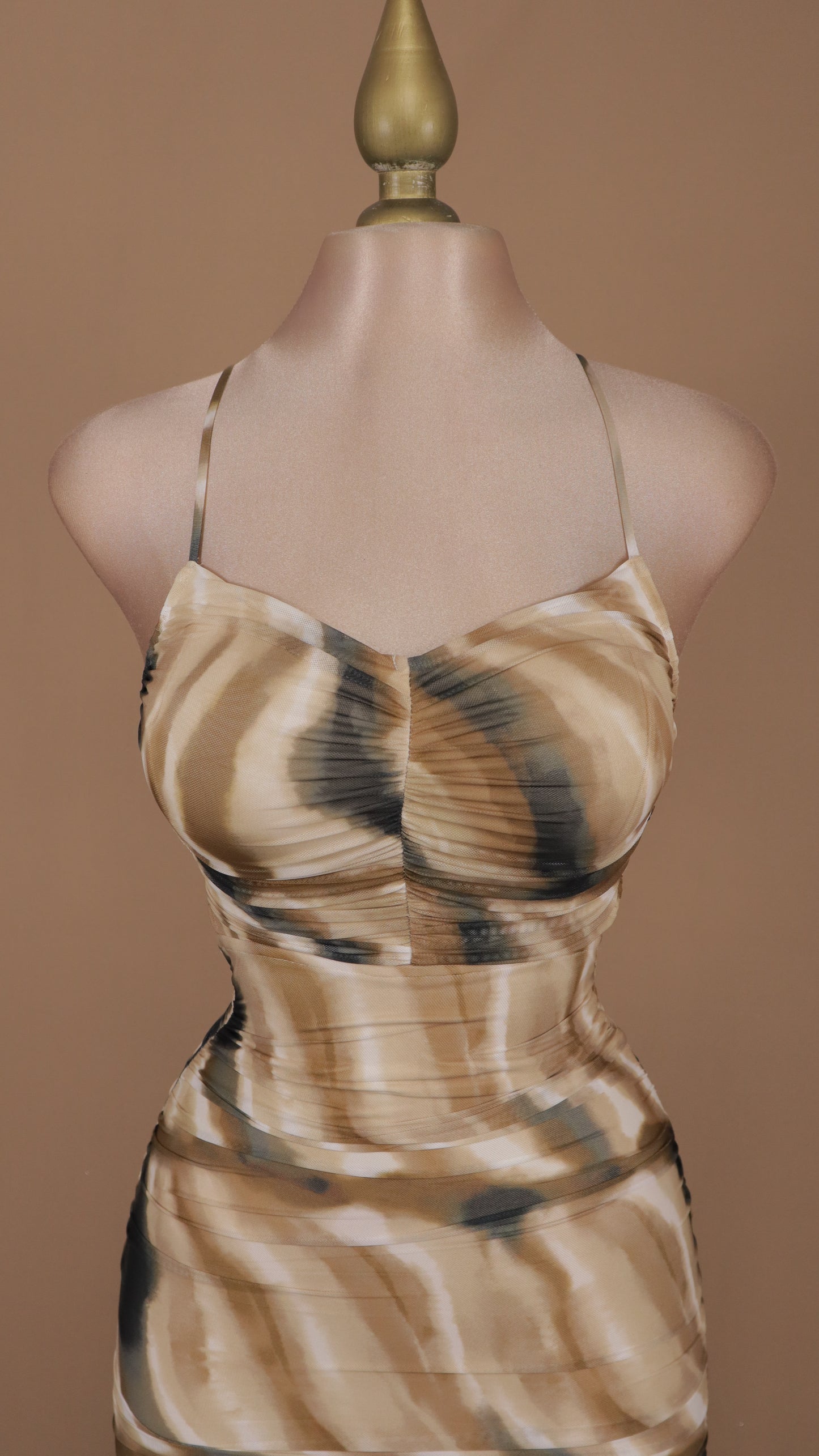Vestido midi plisado y escote, marmoleado