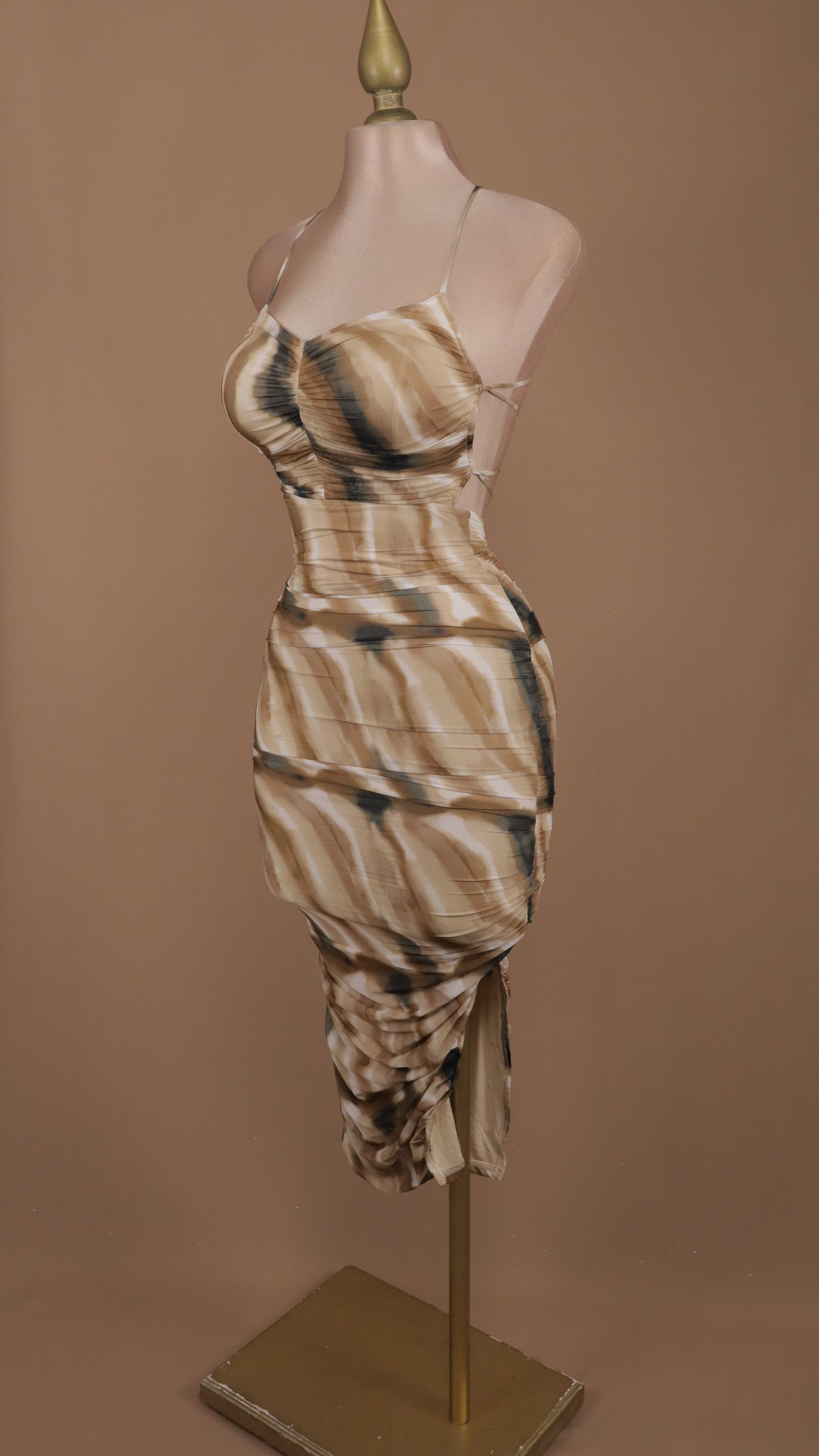 Vestido midi plisado y escote, marmoleado