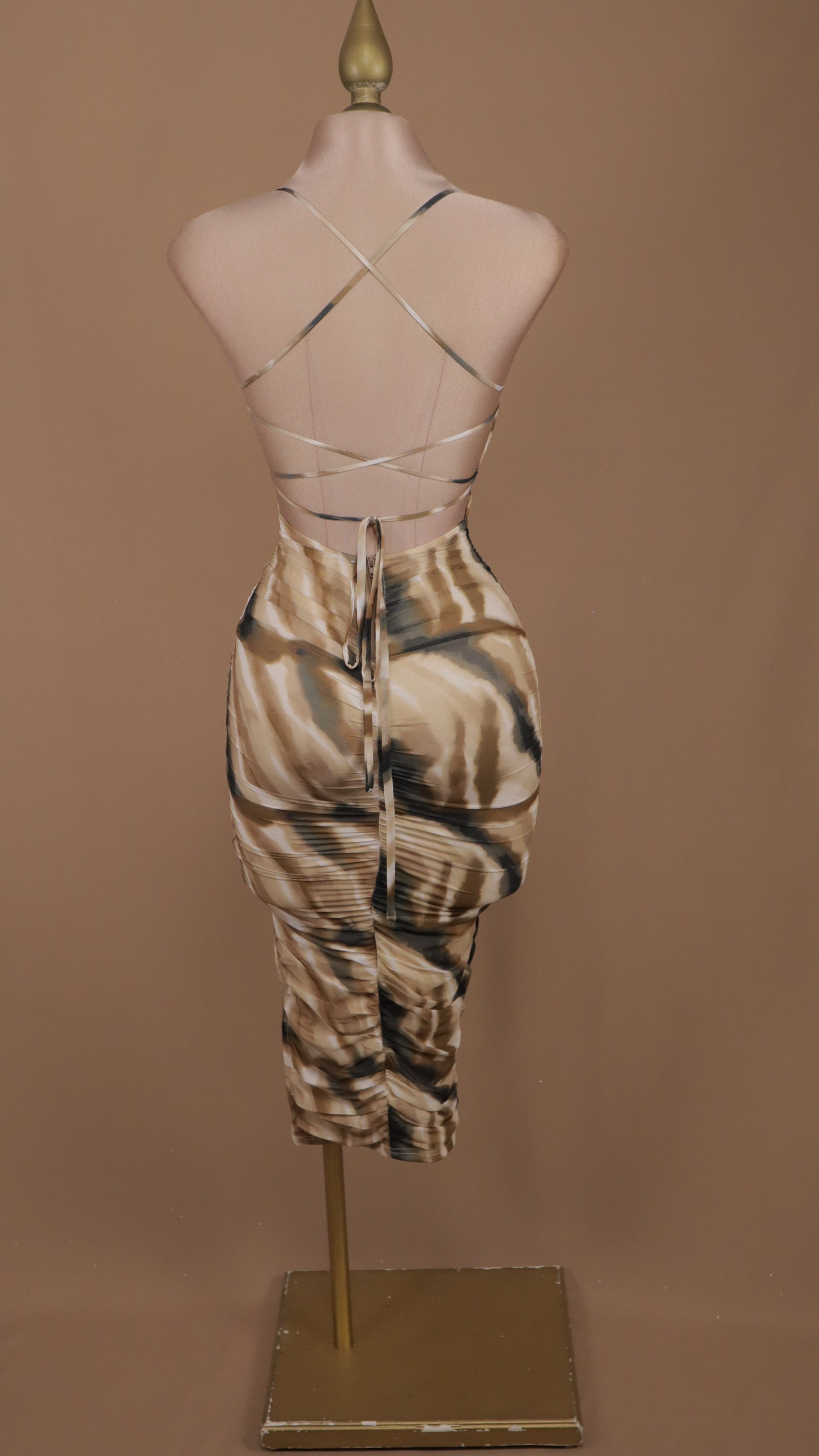Vestido midi plisado y escote, marmoleado