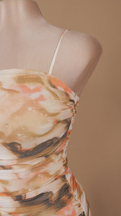 Vestido midi escote de tirante y plisado
