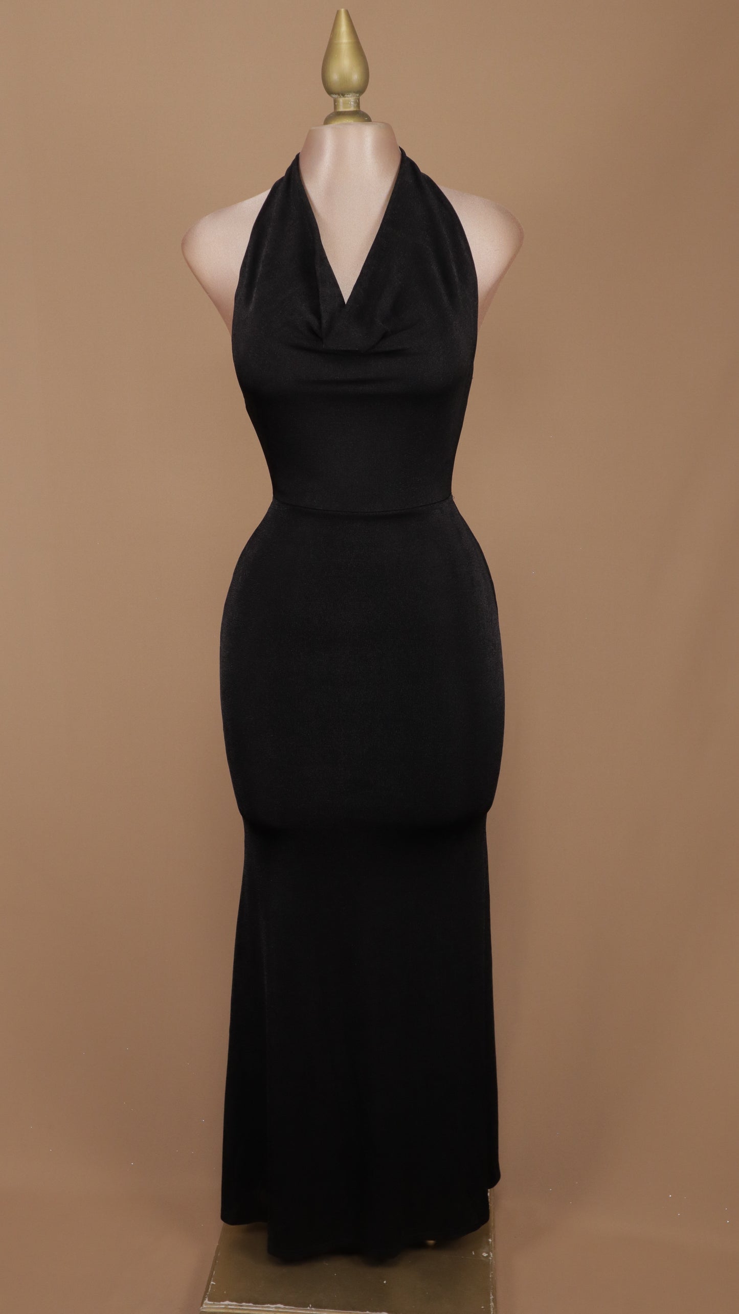 Vestido largo escote en la espalda cuello halter