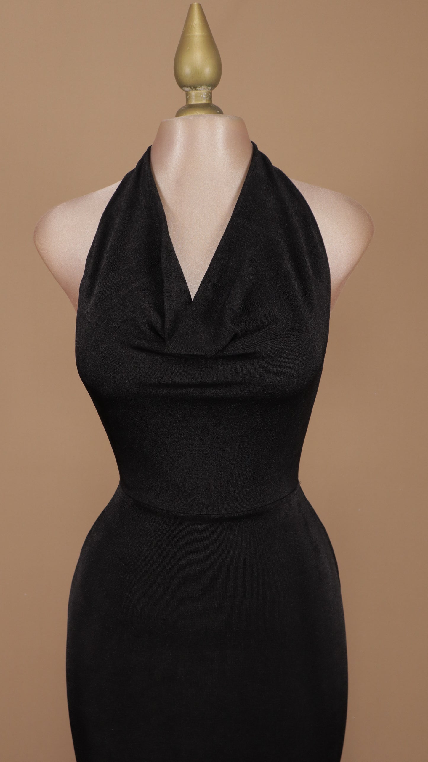 Vestido largo escote en la espalda cuello halter