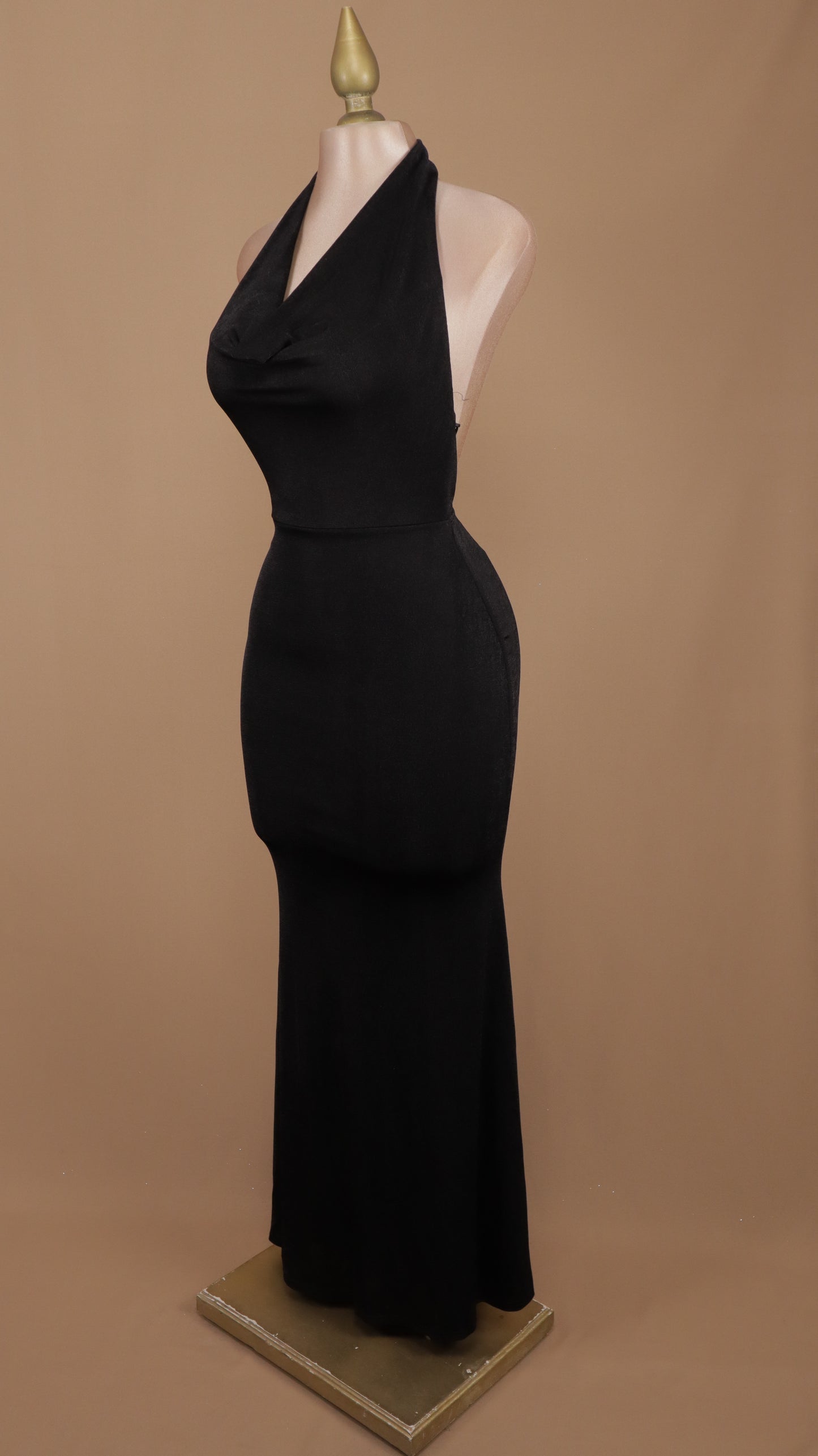 Vestido largo escote en la espalda cuello halter