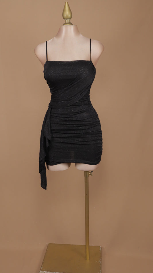 Vestido corto plisado y estola