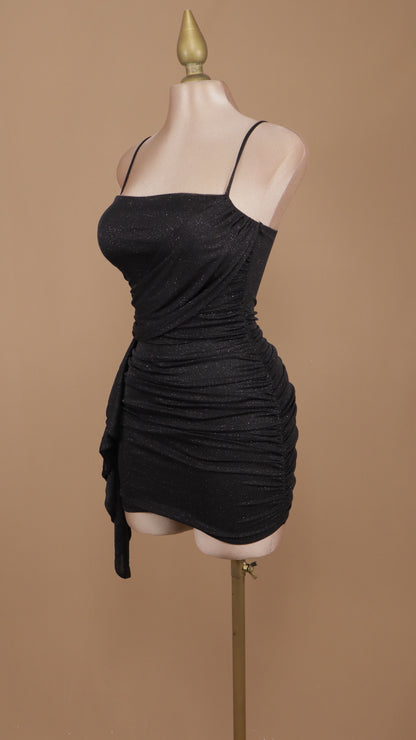 Vestido corto plisado y estola