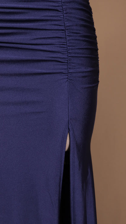 Vestido largo de licra con escote cruzado en la espalda