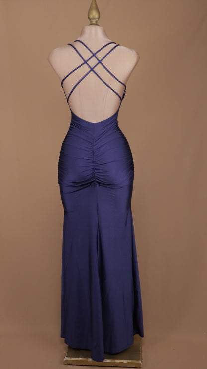Vestido largo de licra con escote cruzado en la espalda