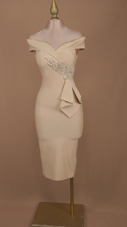 Vestido corto de bandage con aplicación
