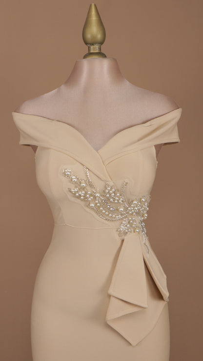 Vestido corto de bandage con aplicación