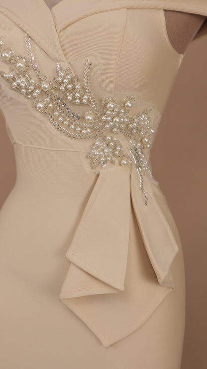 Vestido corto de bandage con aplicación