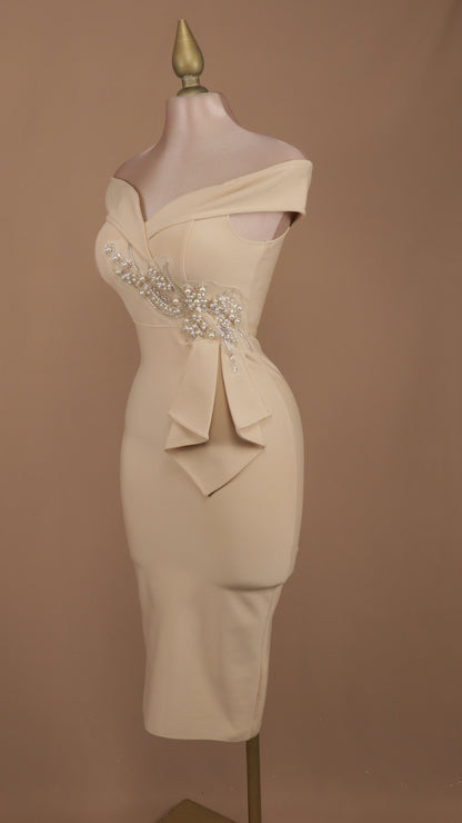 Vestido corto de bandage con aplicación