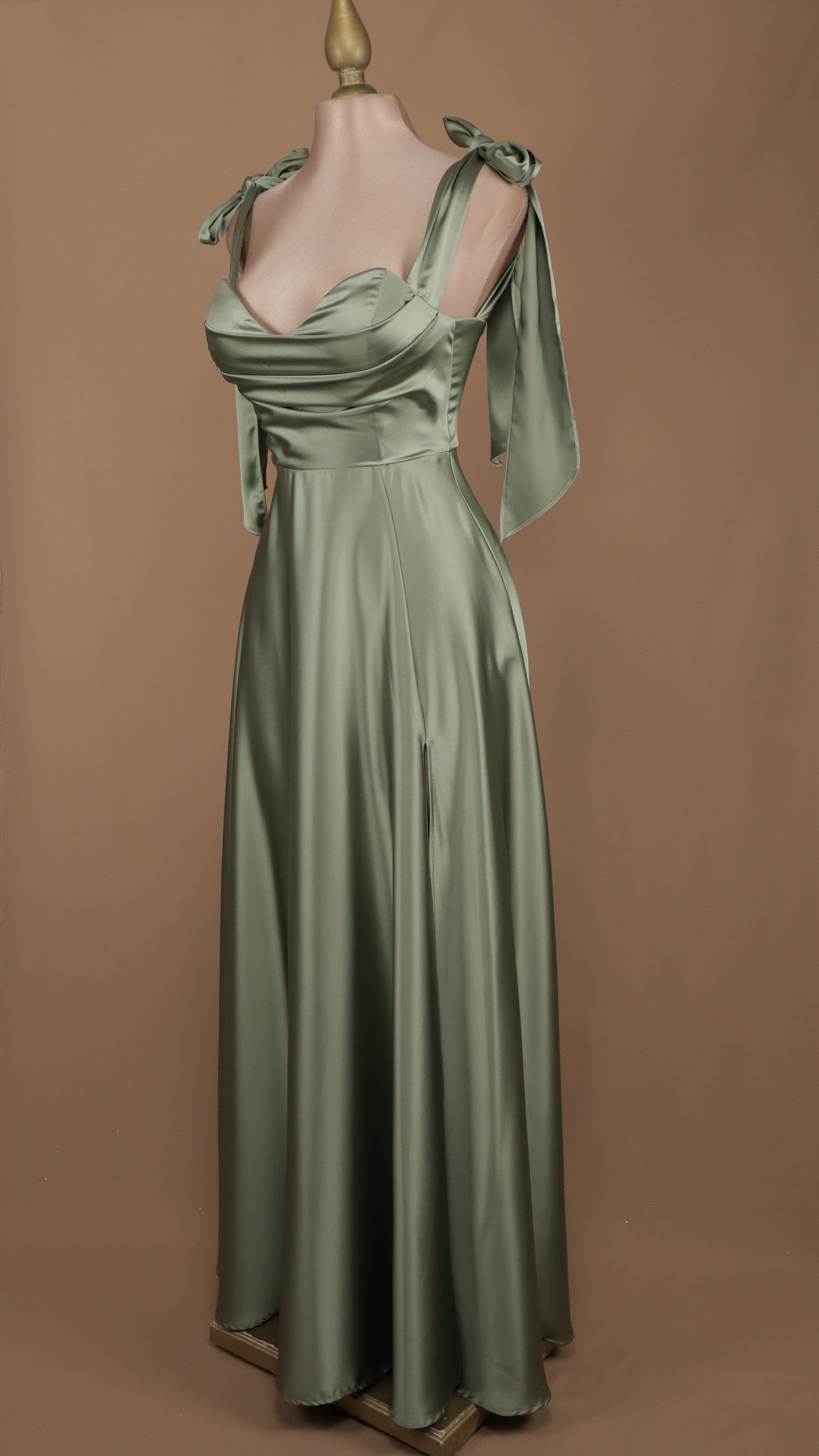 Vestido largo satinado línea A