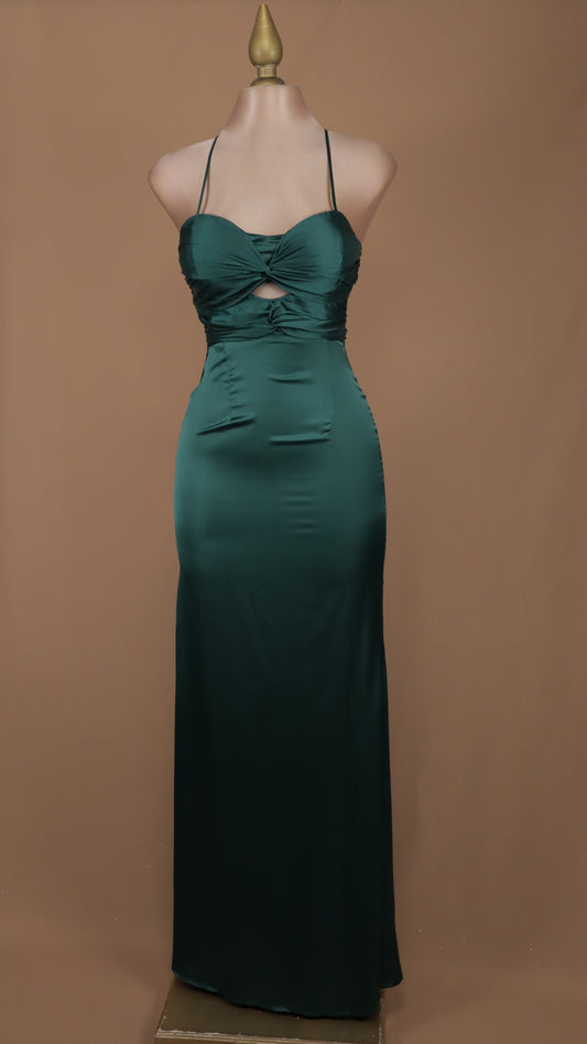 Vestido largo satinado con escote y agujetas
