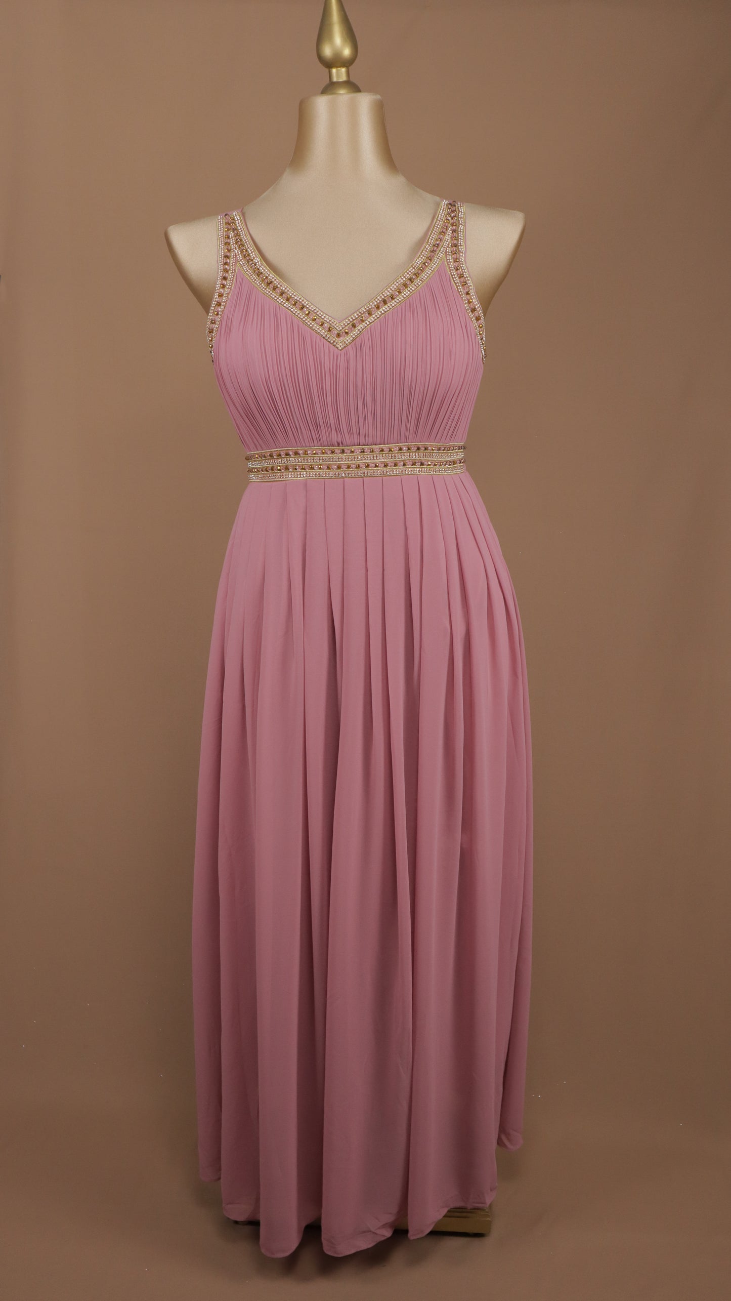 Vestido largo extra con elástico en la espalda y aplicación