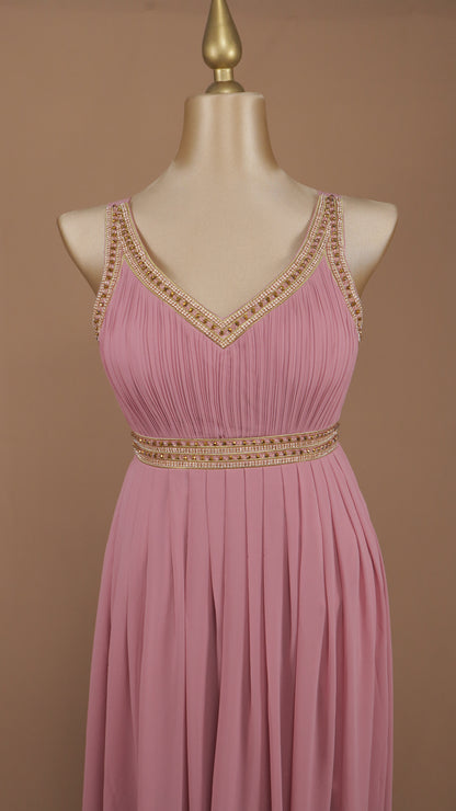 Vestido largo extra con elástico en la espalda y aplicación