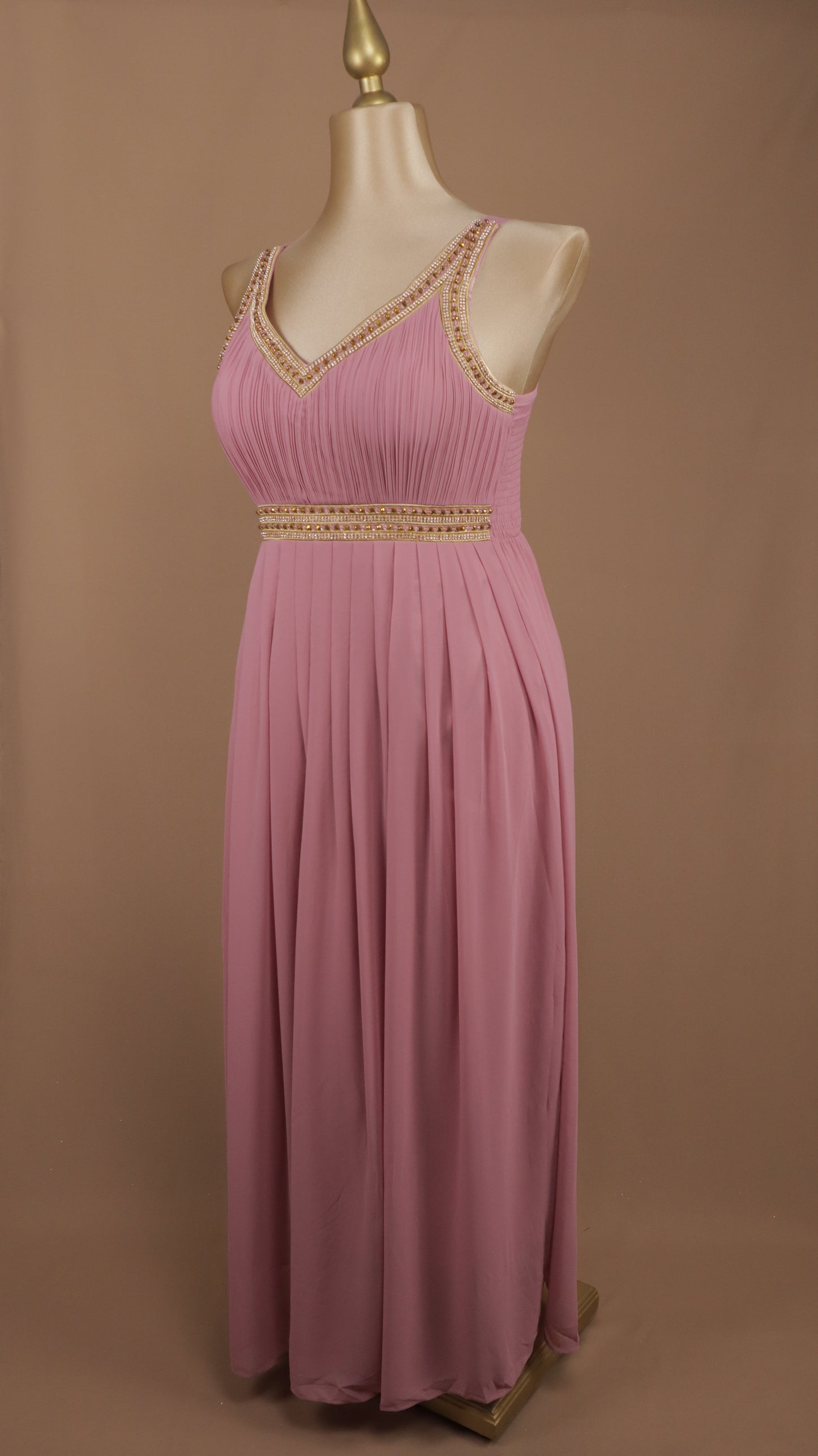 Vestido largo extra con elástico en la espalda y aplicación