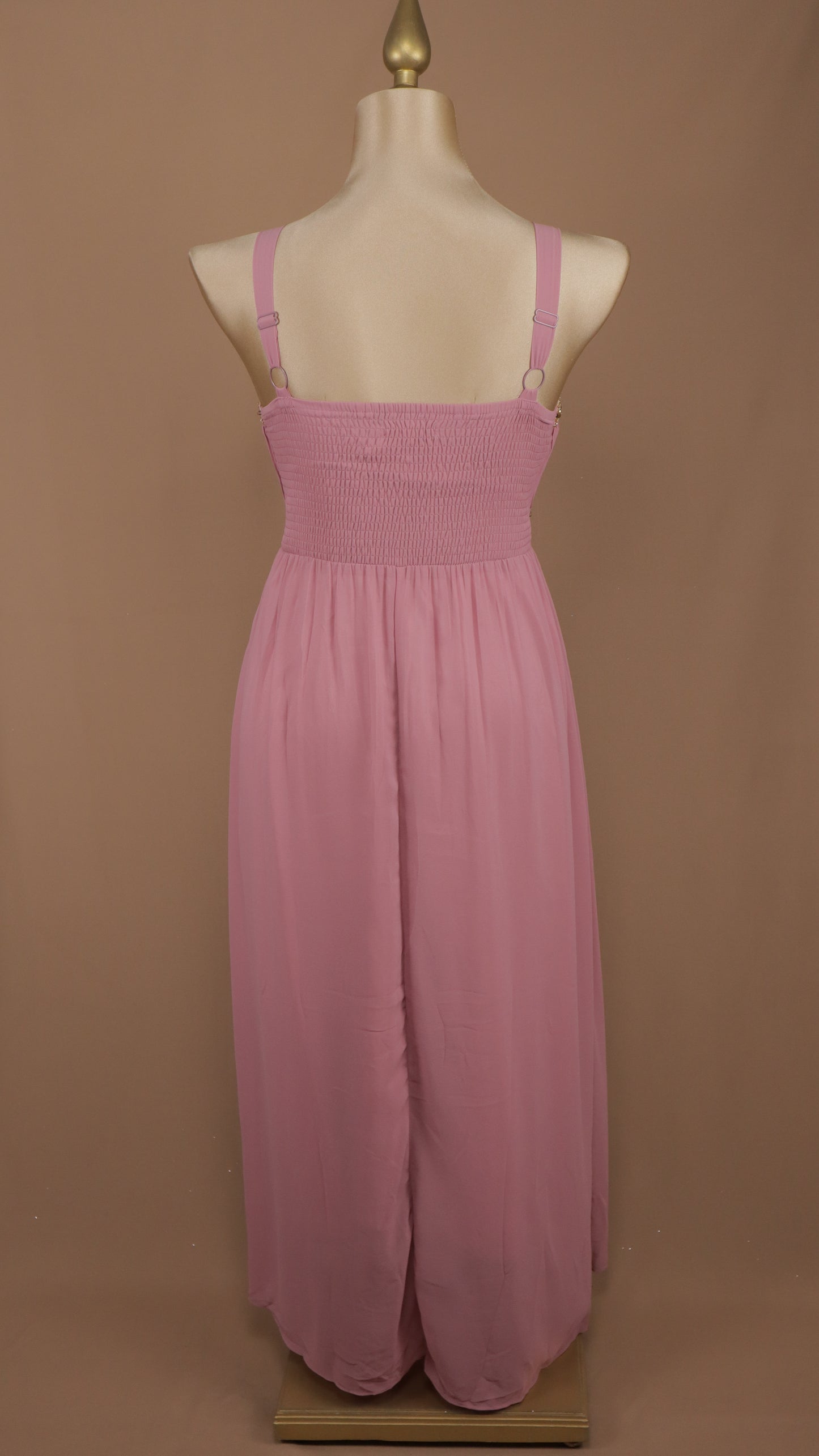 Vestido largo extra con elástico en la espalda y aplicación