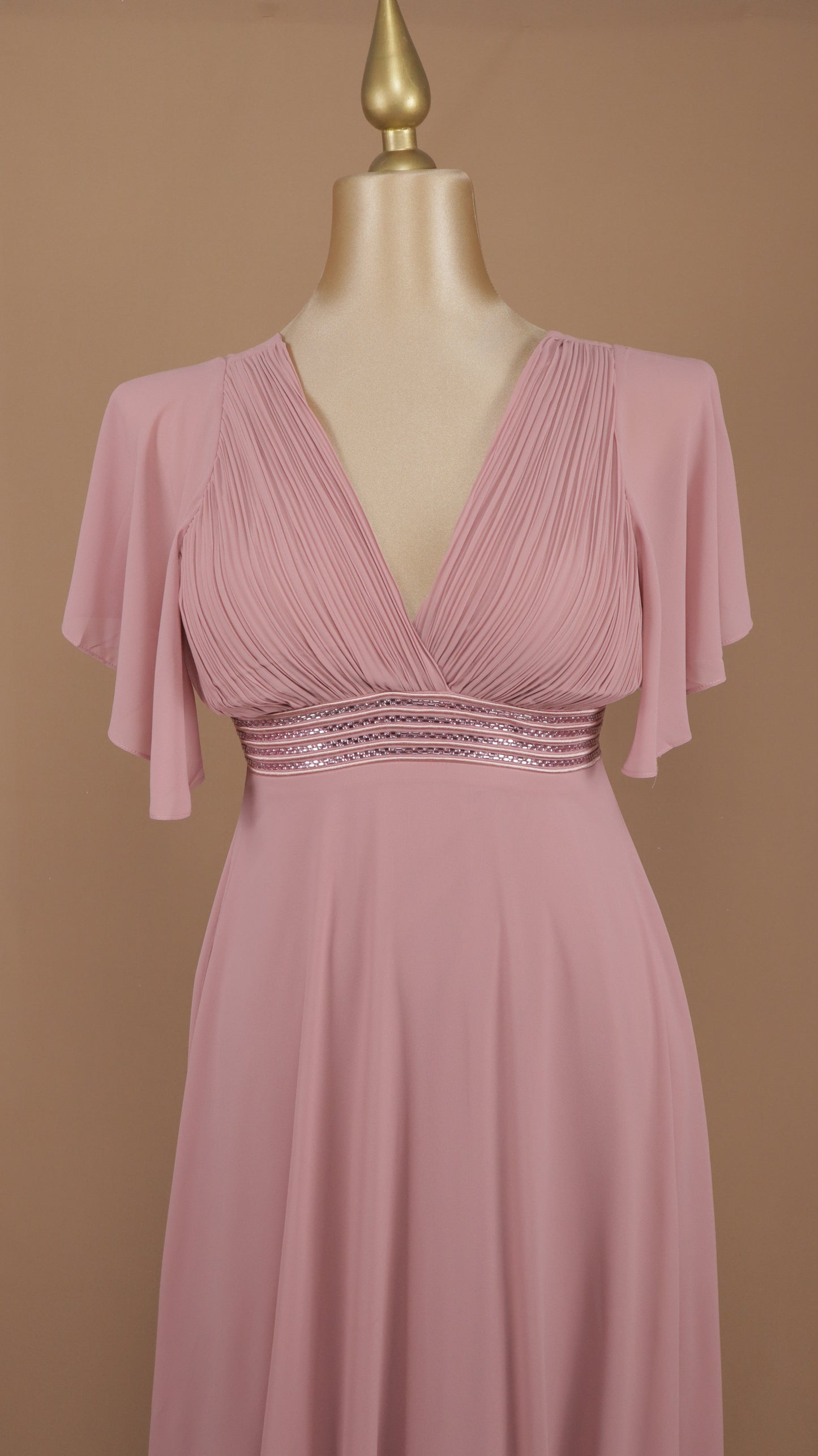 Vestido plus size con aplicación en cintura