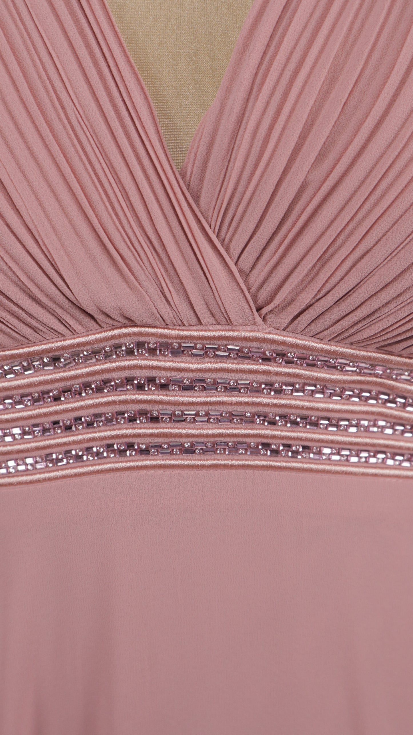 Vestido plus size con aplicación en cintura