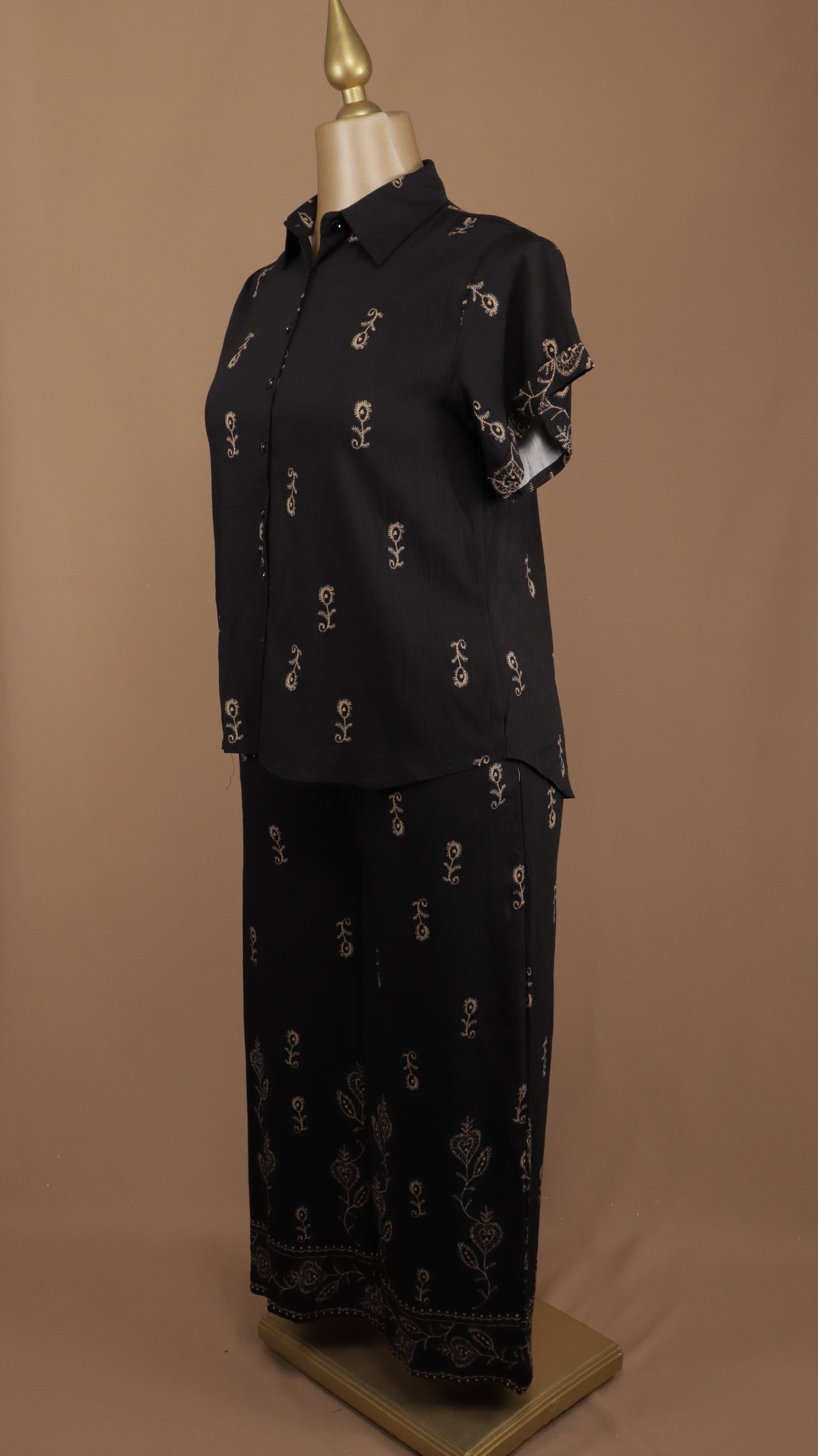 Conjunto plus size de pantalón y blusa holgada