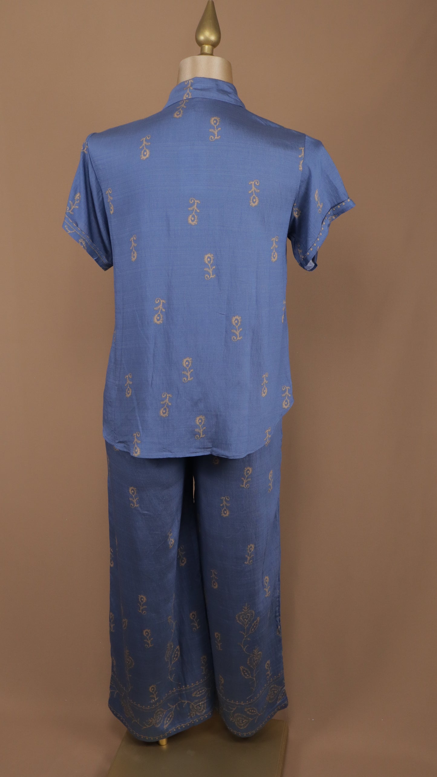 Conjunto plus size de pantalón y blusa holgada