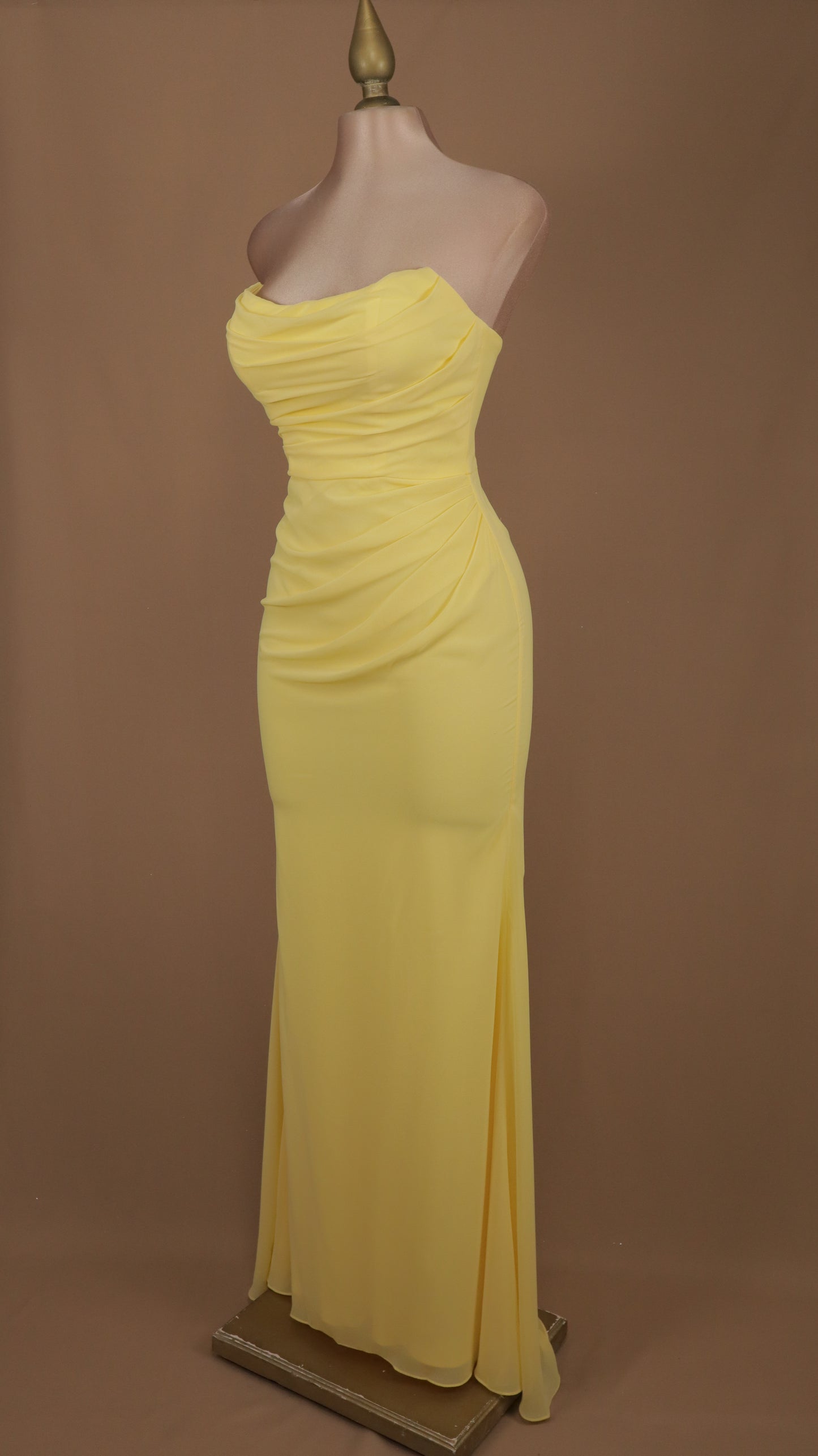 Vestido largo corte sirena estraple con corset