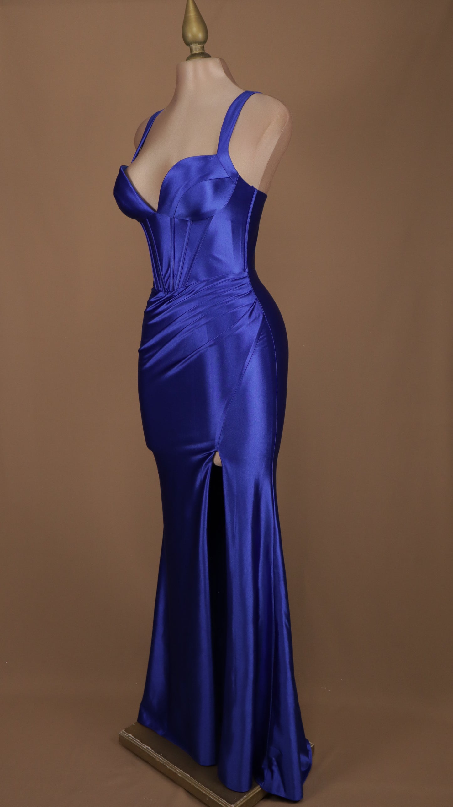 Vestido largo corte sirena escote de tirante