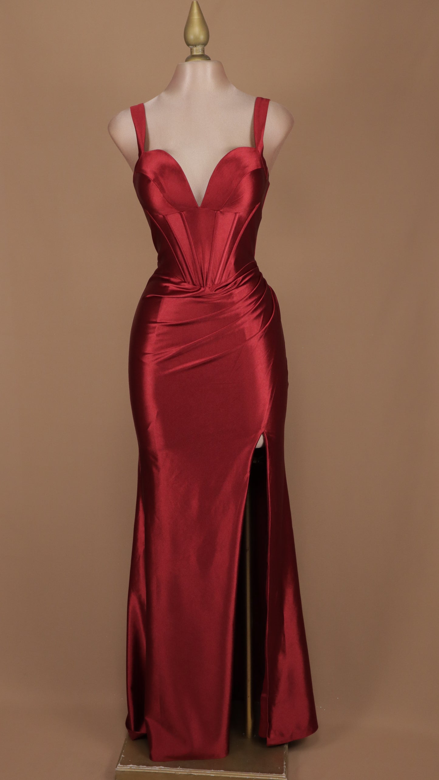 Vestido largo corte sirena escote de tirante