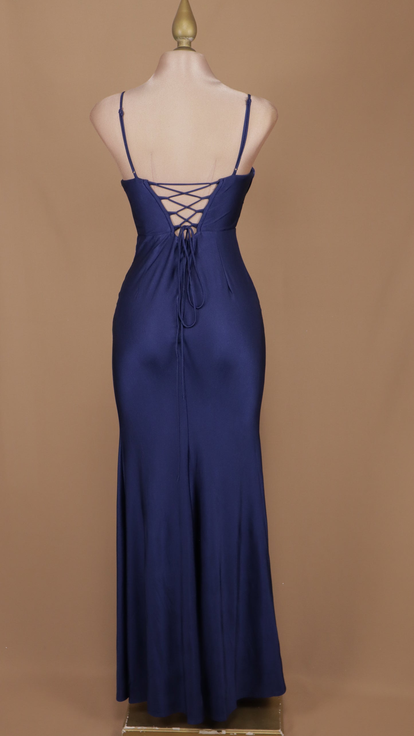 Vestido largo corte sirena con varilla y copa