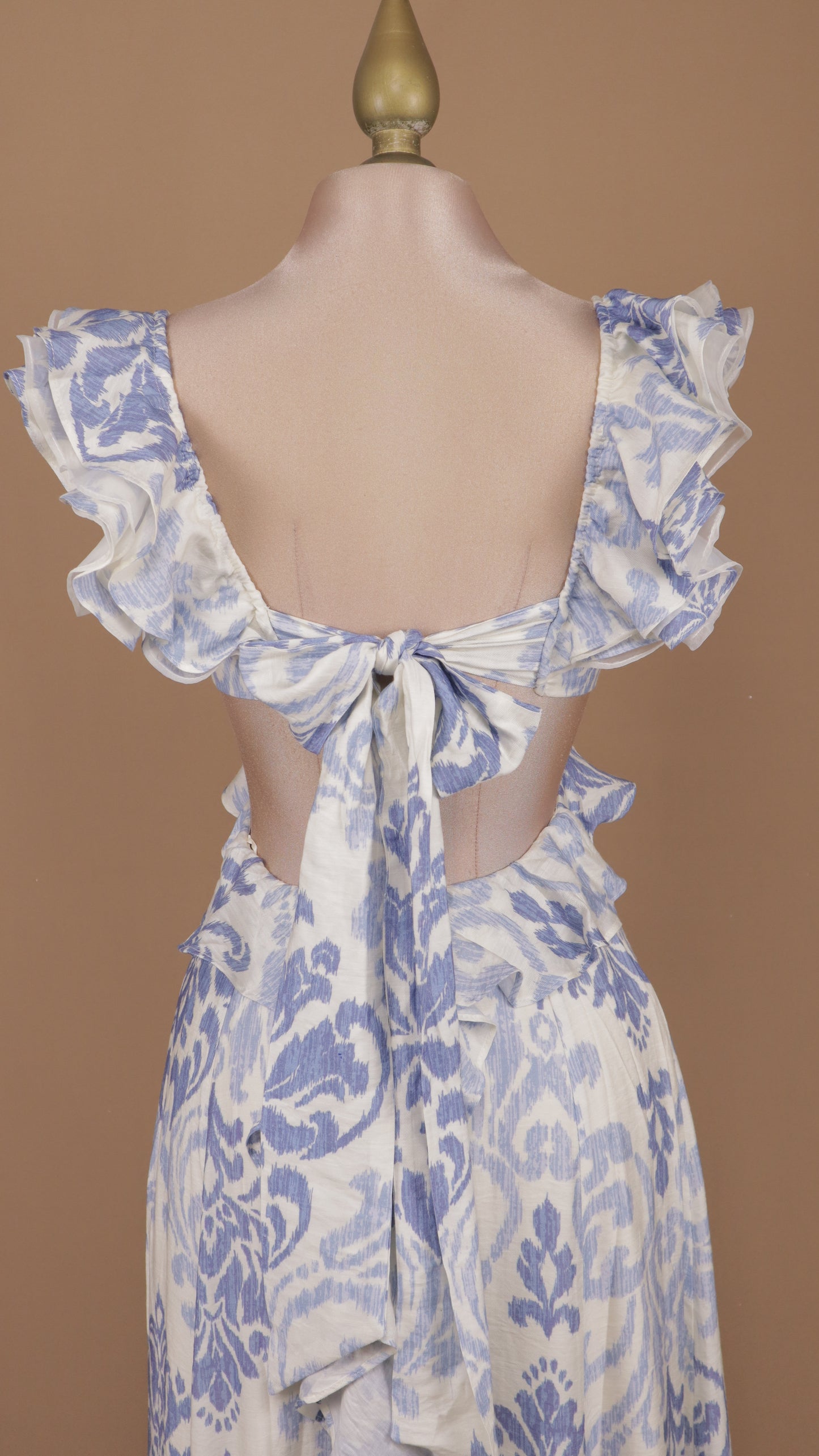 Vestido largo estampado con escote en la espalda