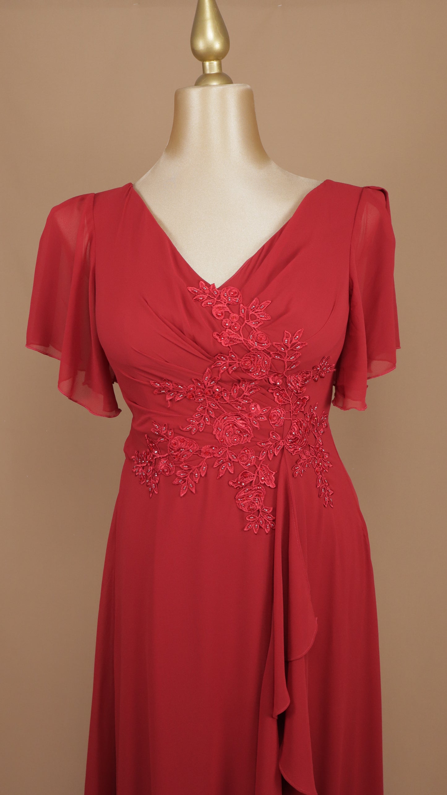 Vestido largo plus size con bordado