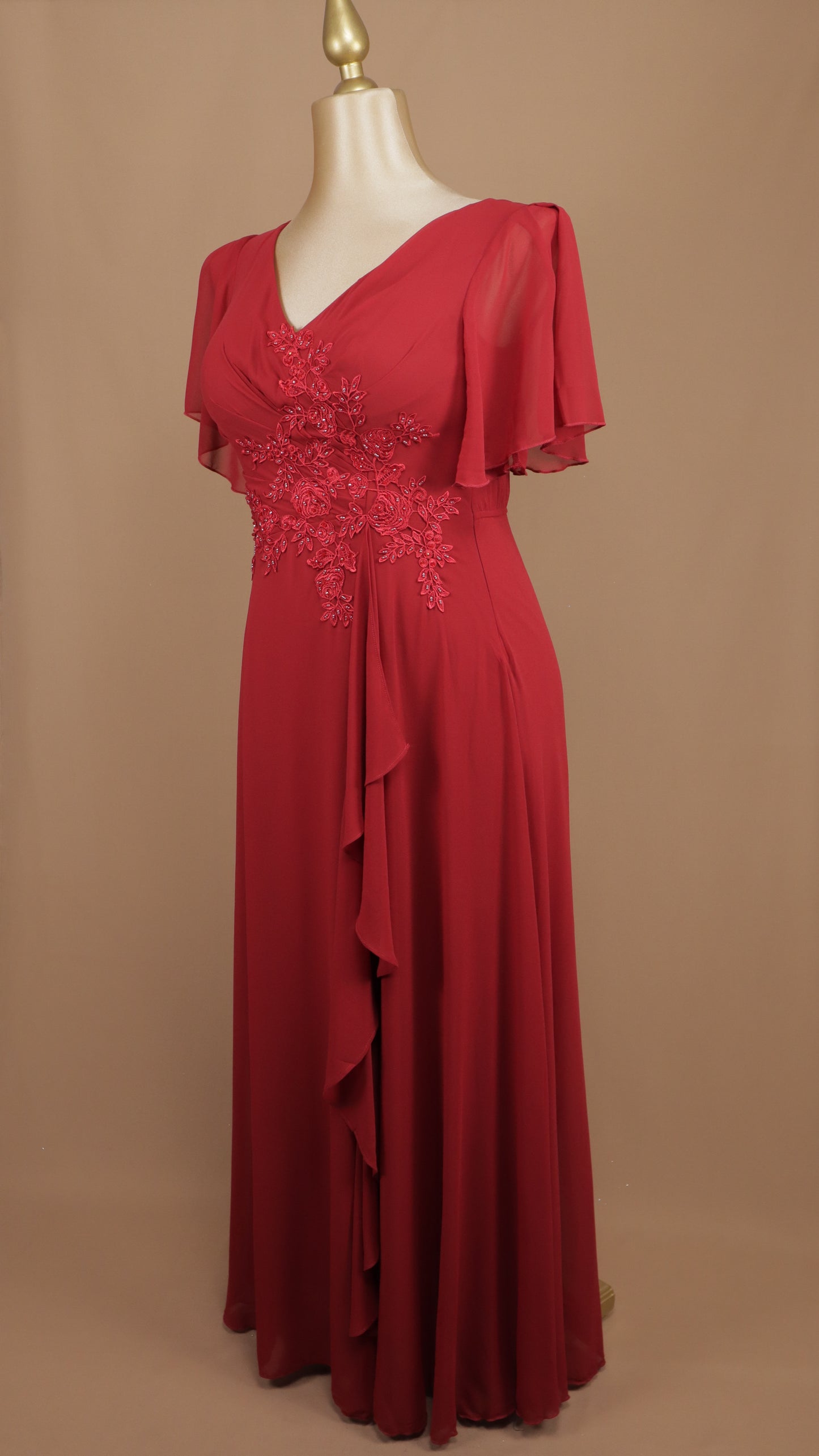 Vestido largo plus size con bordado
