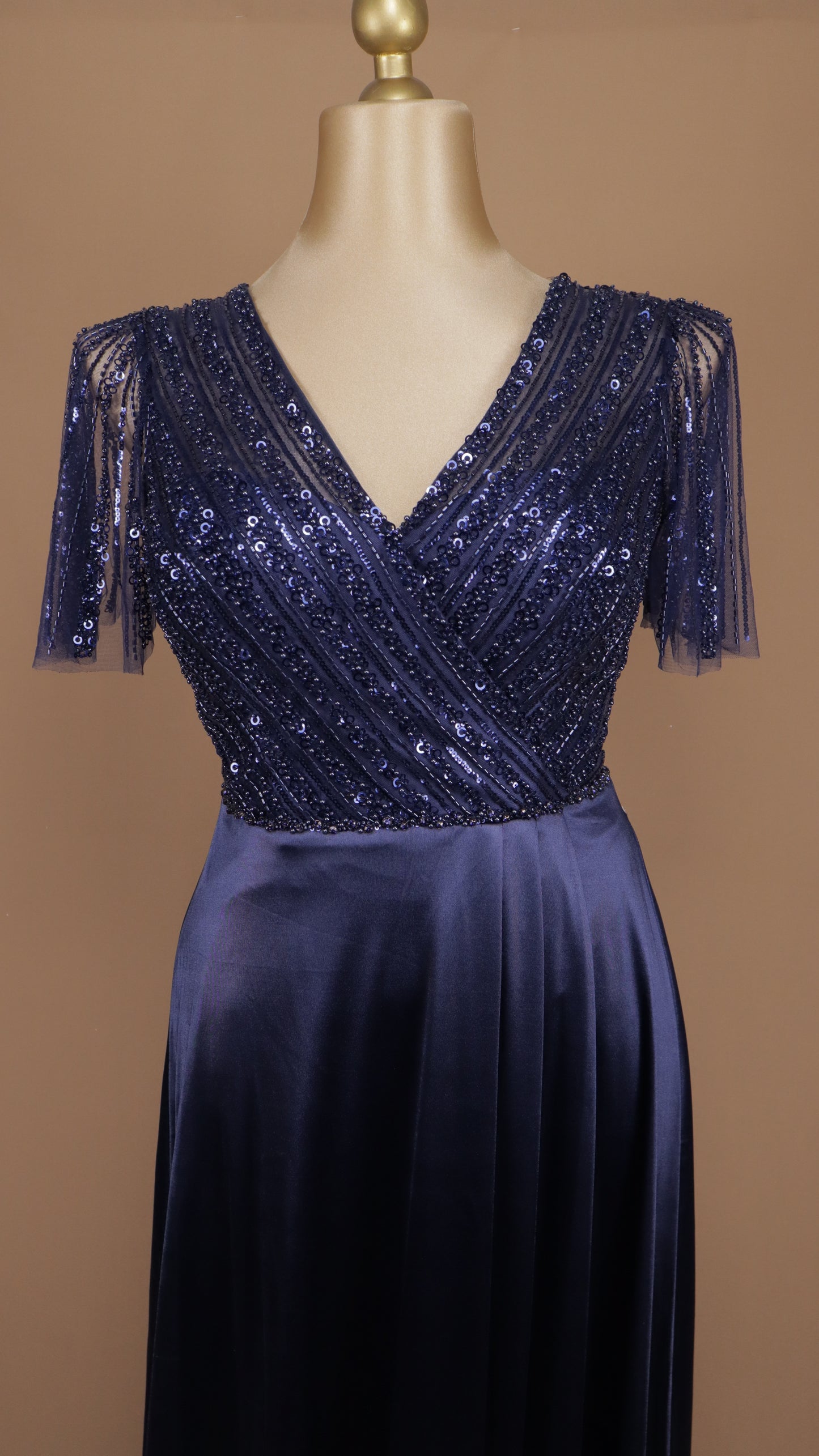 Vestido plus size con aplicación en busto