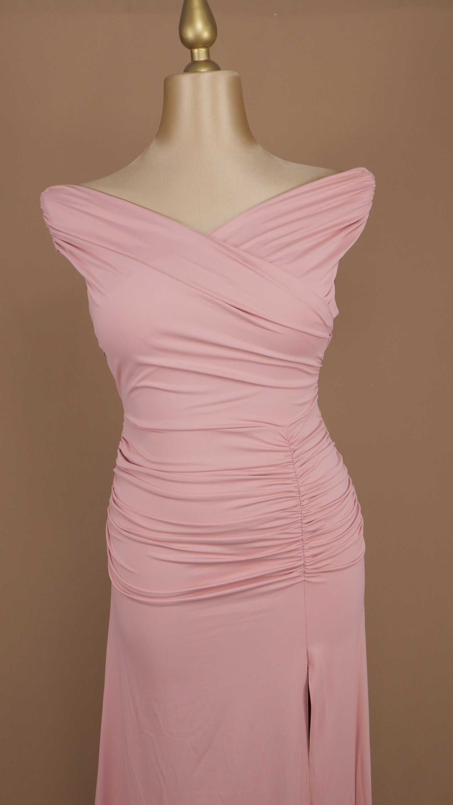 Vestido largo plus size pegadito al hombro