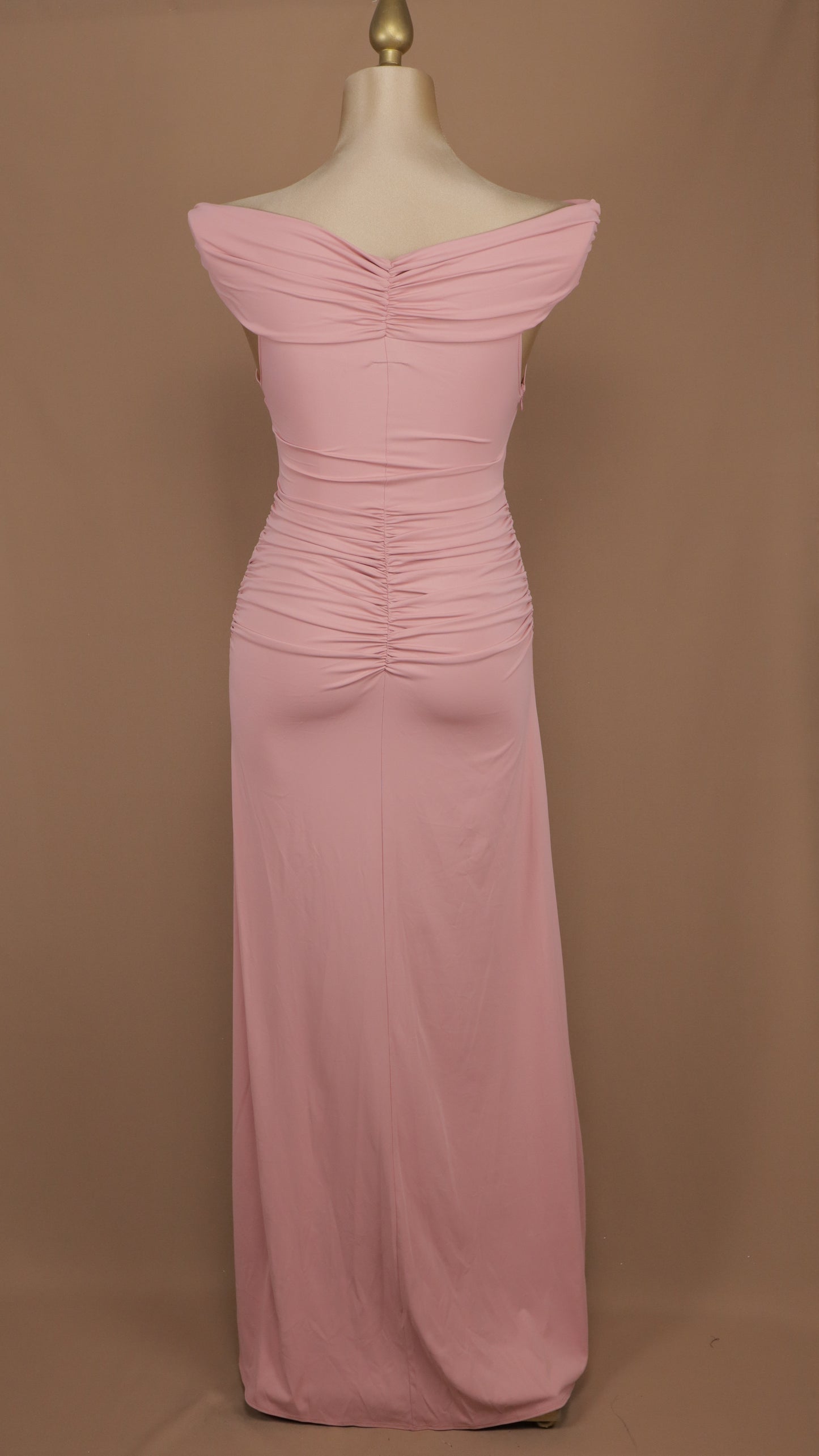 Vestido largo plus size pegadito al hombro