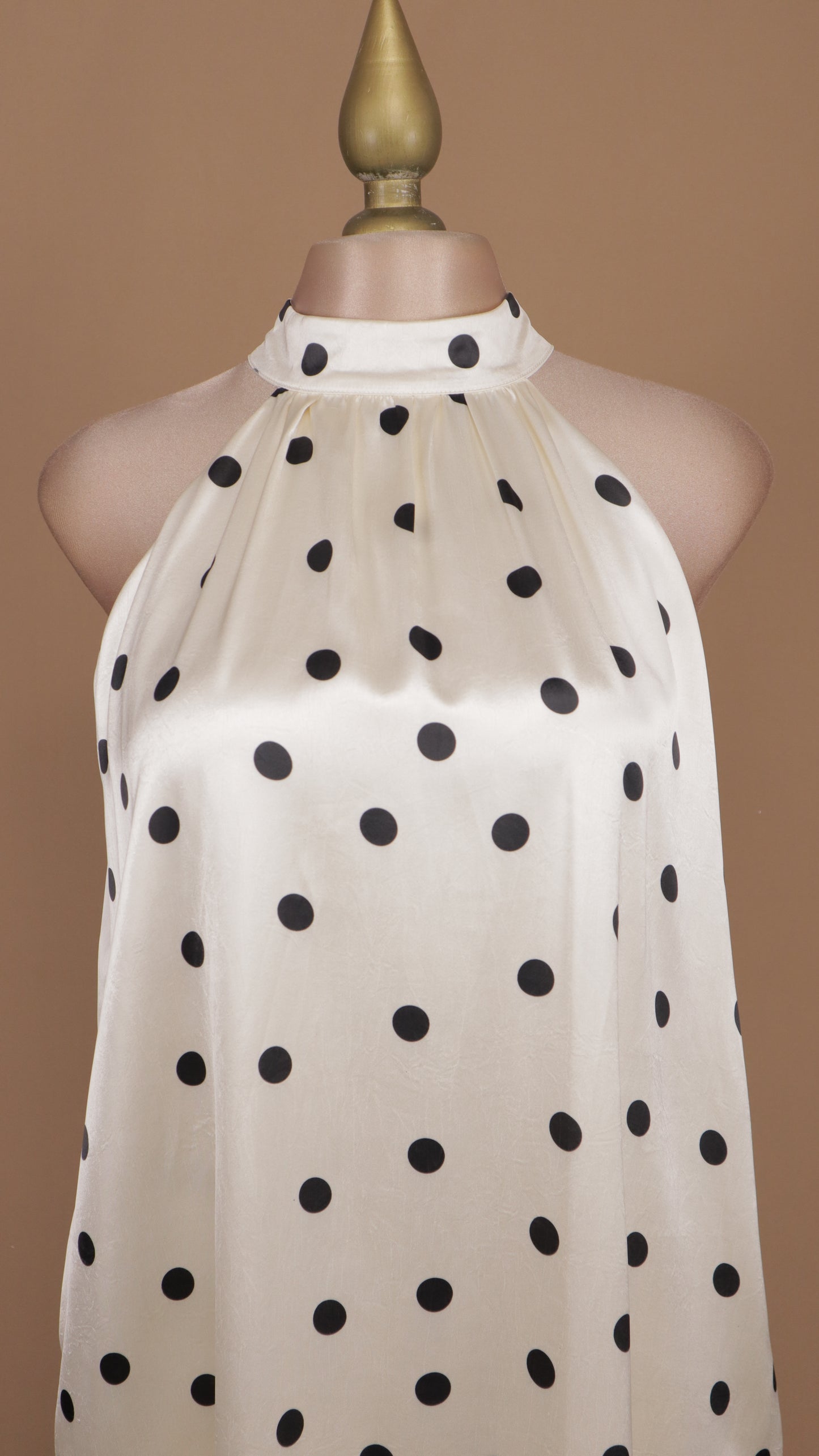 Vestido corto tipo bata cuello halter
