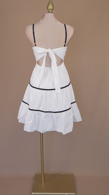 VESTIDO CORTO CON ESCOTE