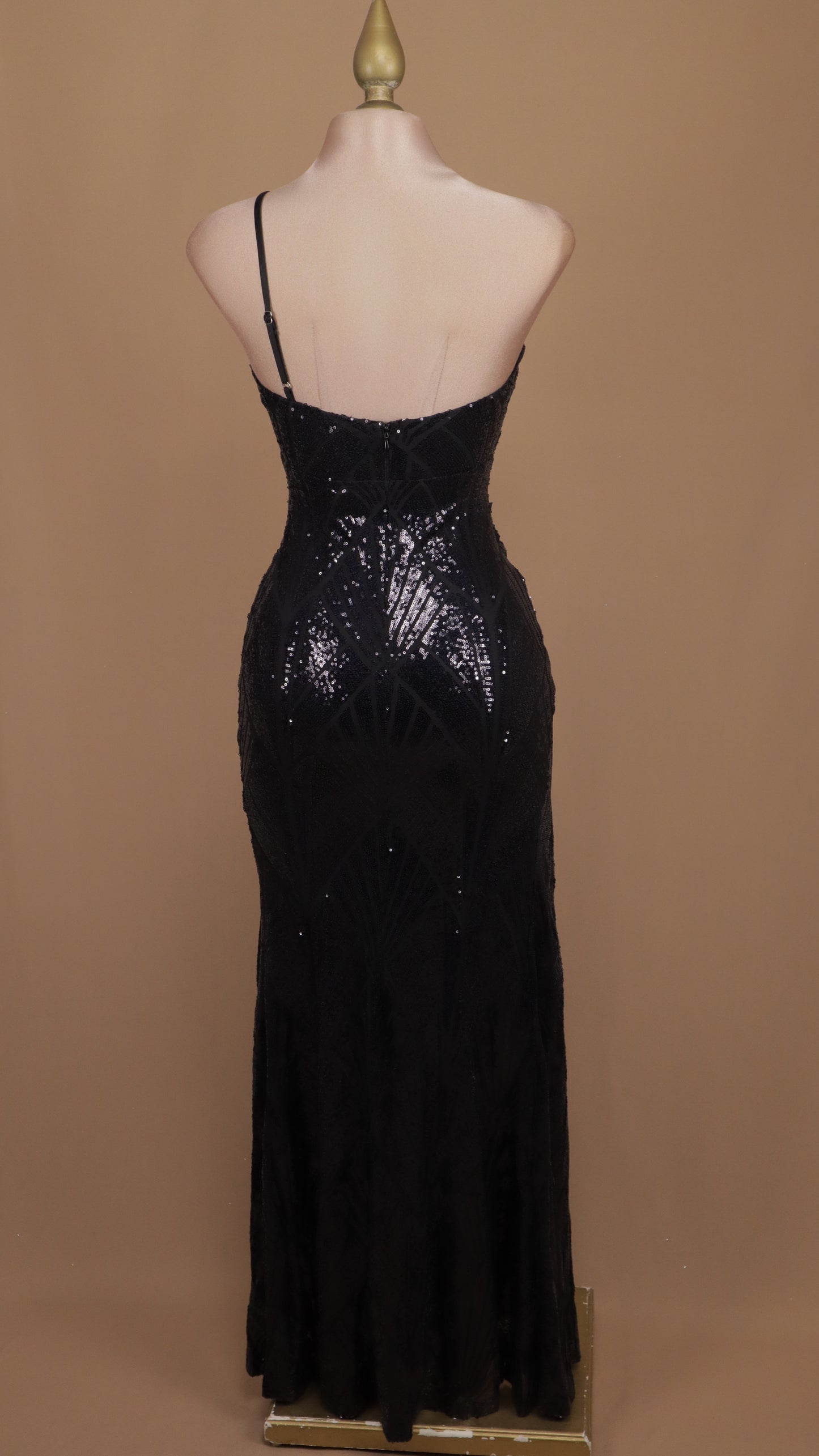 Vestido largo asimétrico con lentejuela