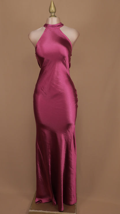 Vestido largo cuello halter satinado