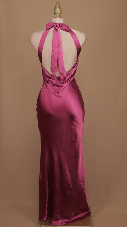Vestido largo cuello halter satinado