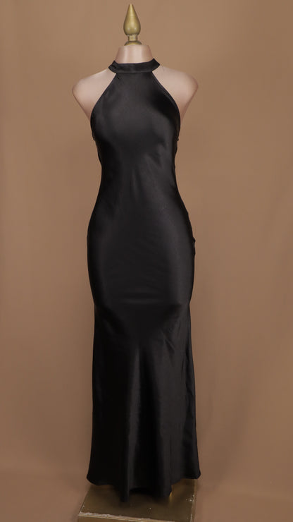 Vestido largo cuello halter satinado